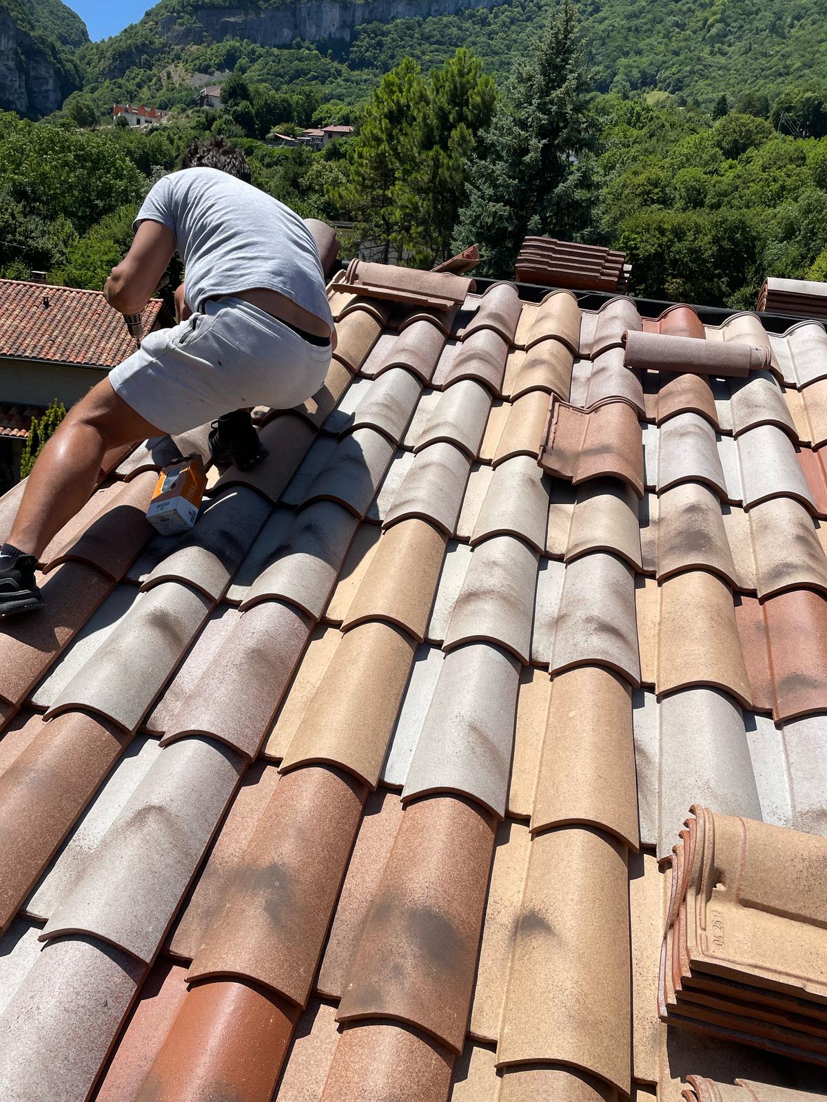 Couvreur pose tuiles