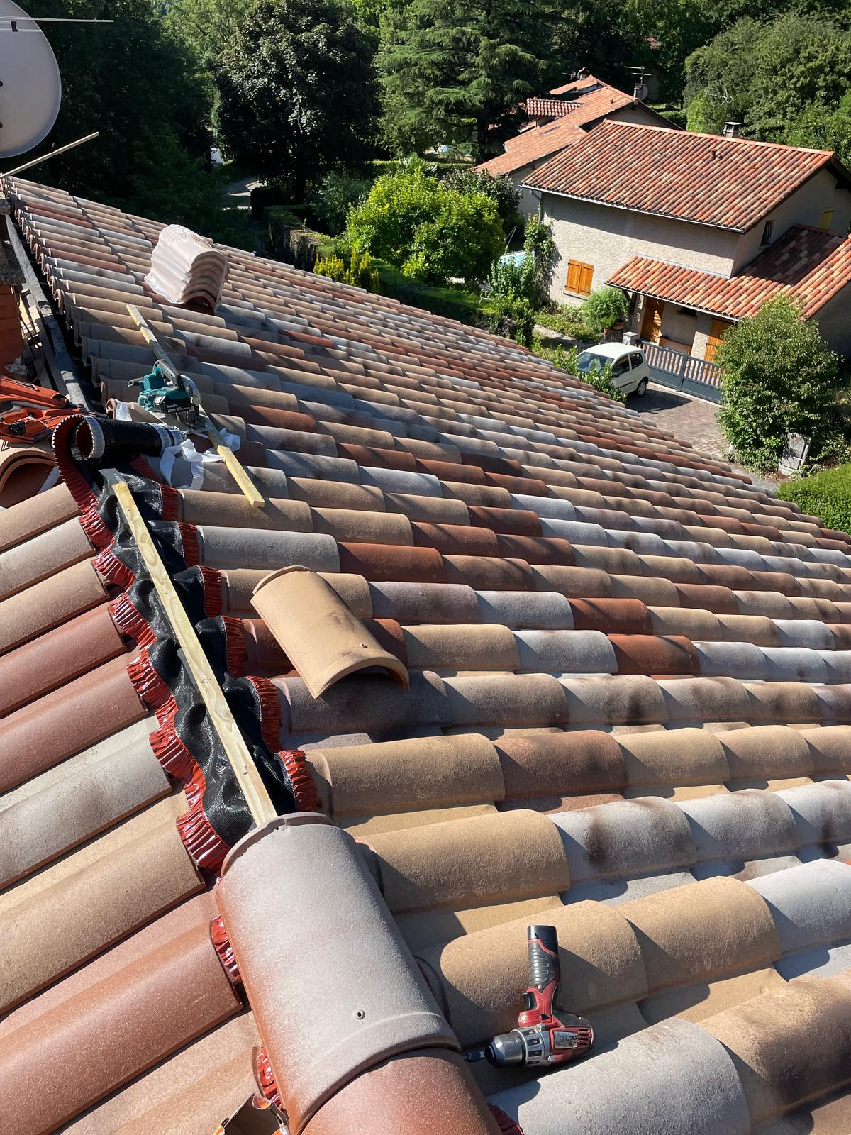 Pose tuiles faîtage Isère